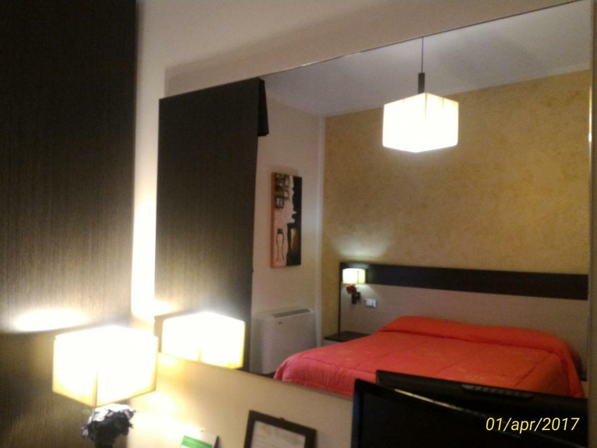 La Terrazza B&B Россано Екстер'єр фото